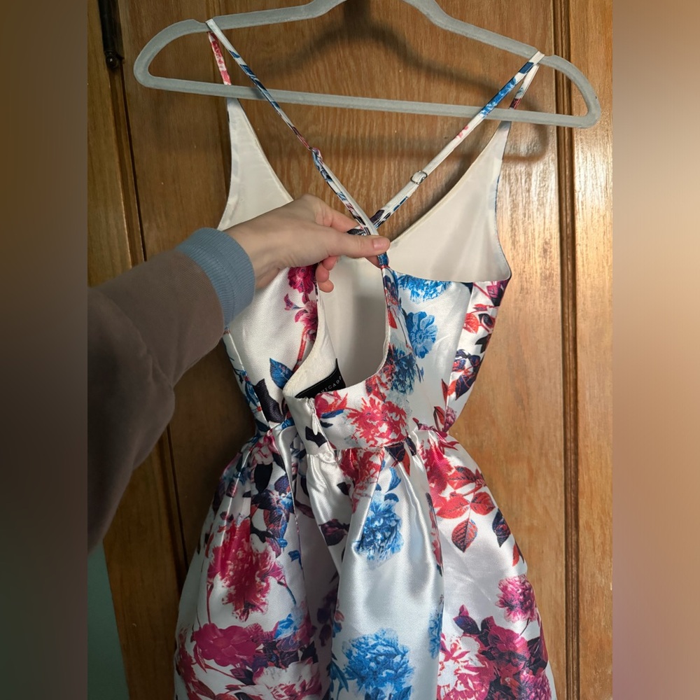 AKIRA Floral Print Dress - White, Blue, Red - Picture 7 of 12